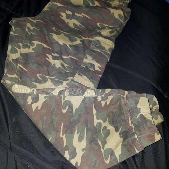 Womans camoflage pant - Picture 1 of 5